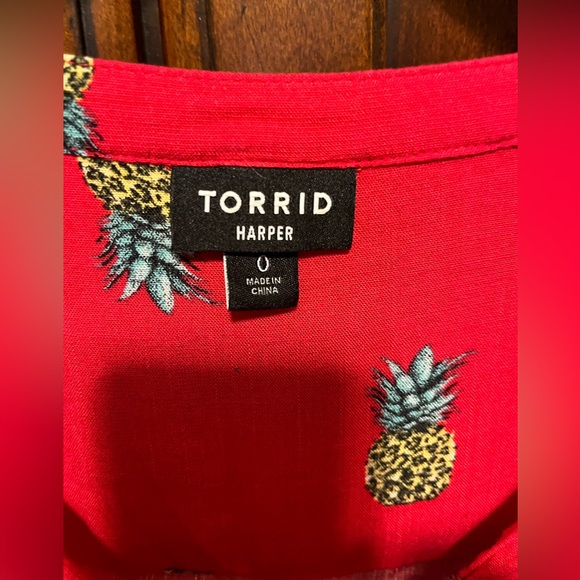 Torrid size 0 Harper top. Pineapple print 3/4 sleeve - Picture 3 of 6